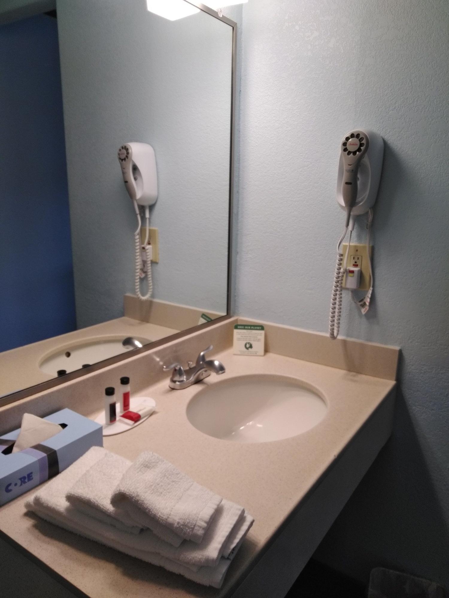 Travelodge By Wyndham Bishop Esterno foto
